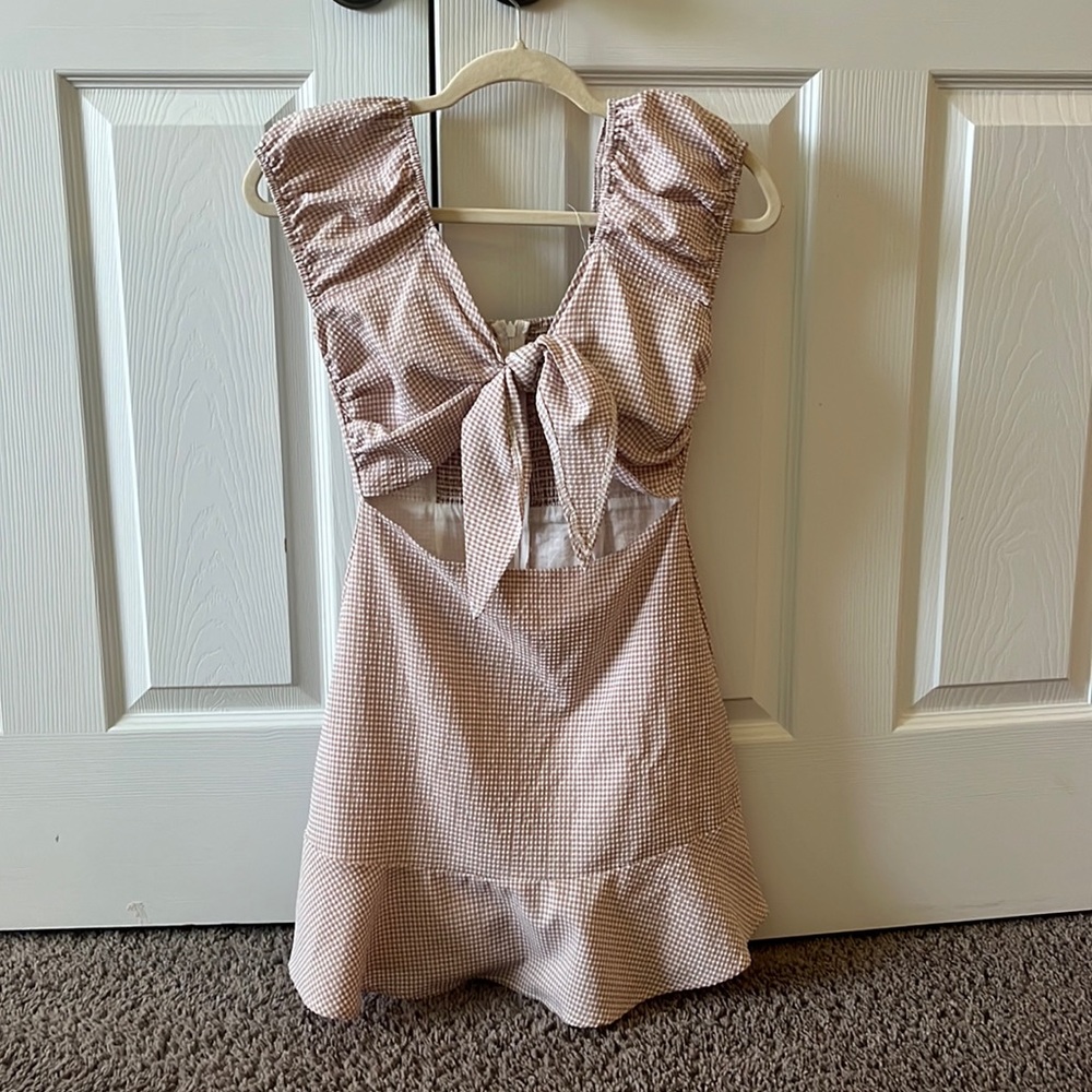 Cute altar’d state dress that ties with a cut out!